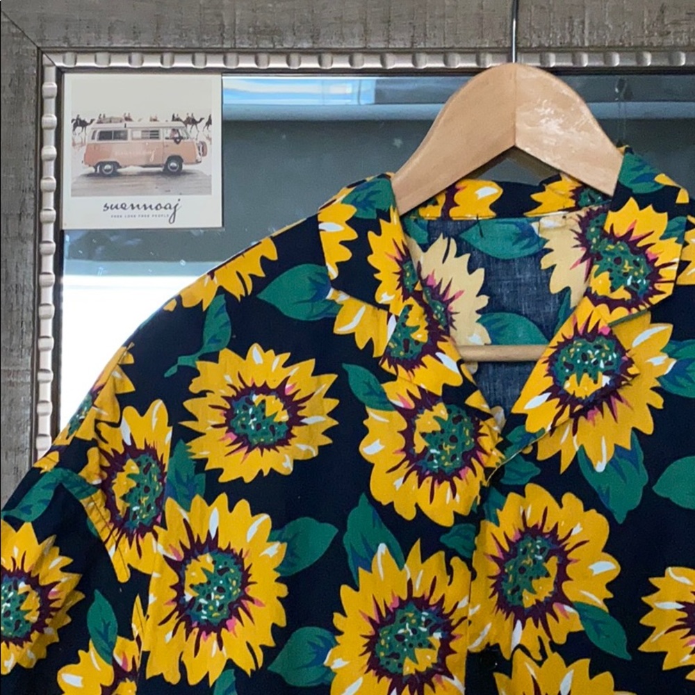 Sunflower Short Sleeve Button-up (M)